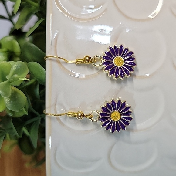 PURPLE DAISY DAINTY DROP EARRINGS - Picture 7 of 8
